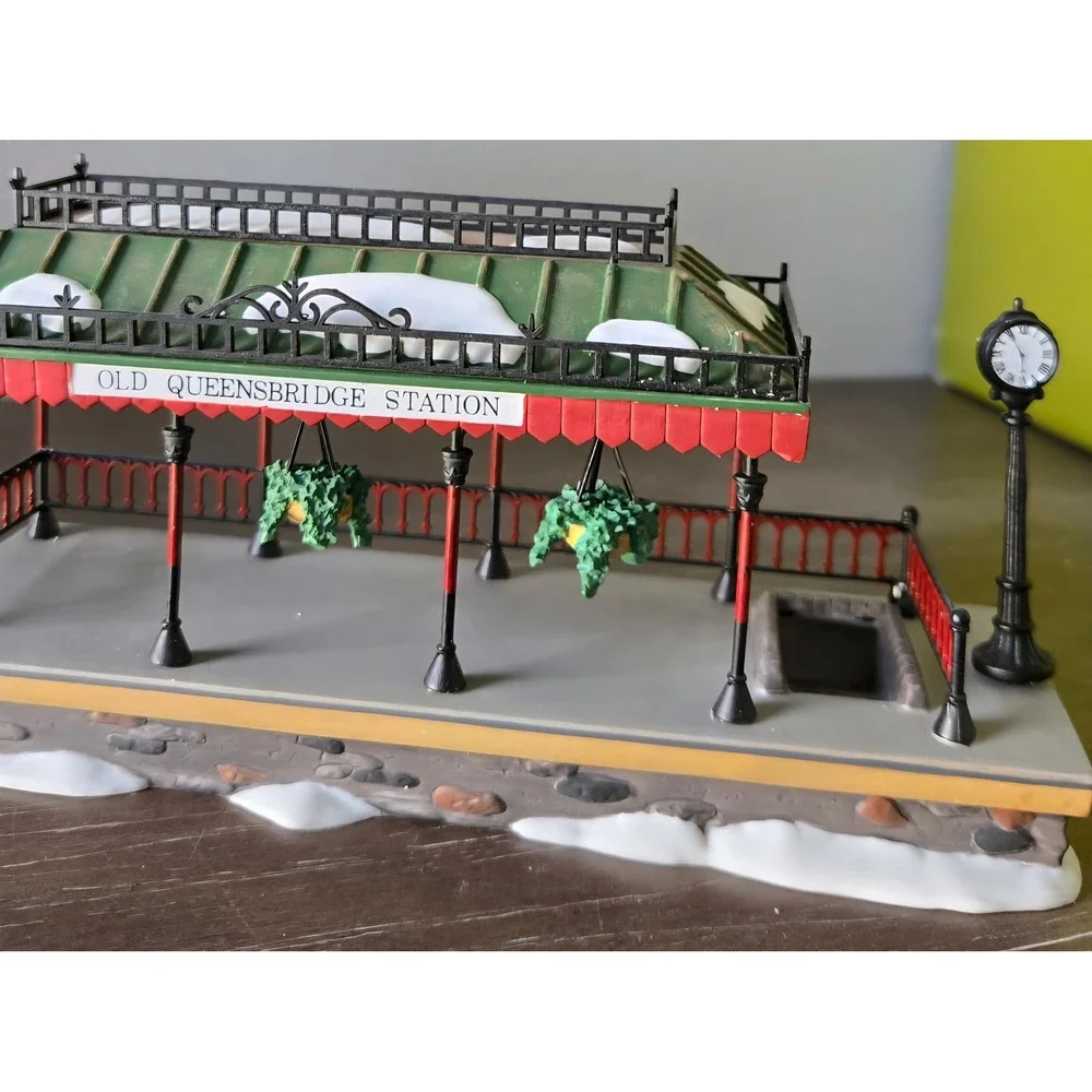 Department 56 Dickens Village Old Queensbridge Station Lighted 2 Piece dept 56‎